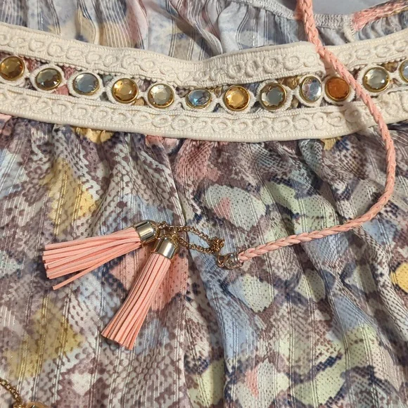 Ladies Blouse - Picture 2 of 4